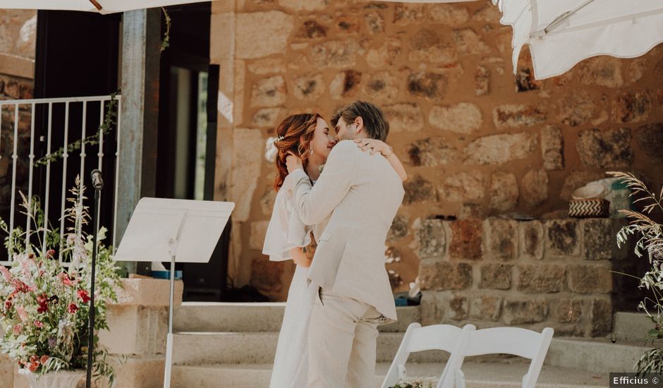 Le mariage de Loïc et Issia à Les Vans, Ardèche