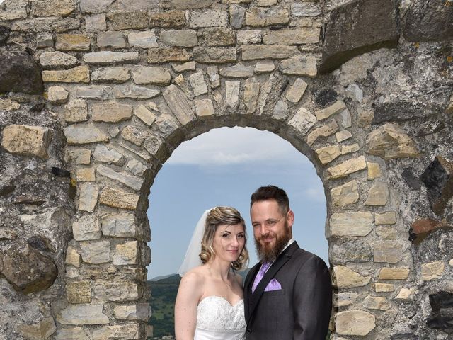 Le mariage de Bastien et Sandra à Villeneuve-de-Berg, Ardèche 7