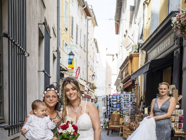 Le mariage de Mostapha et Anaïs à L&apos;Isle-sur-la-Sorgue, Vaucluse 16