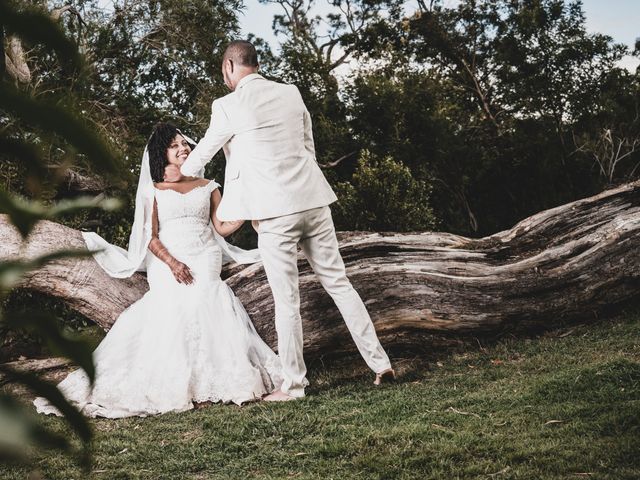 Le mariage de JEAN LUC et KETSIA à L'Étang-Salé, La Réunion 23