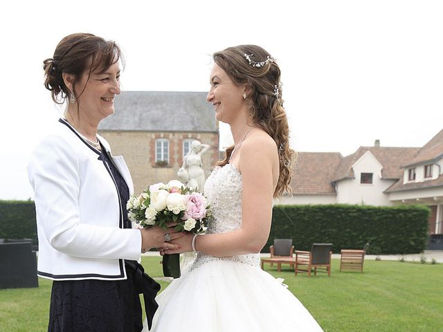 Le mariage de Thibault et Éloïse à Thaon, Calvados 14