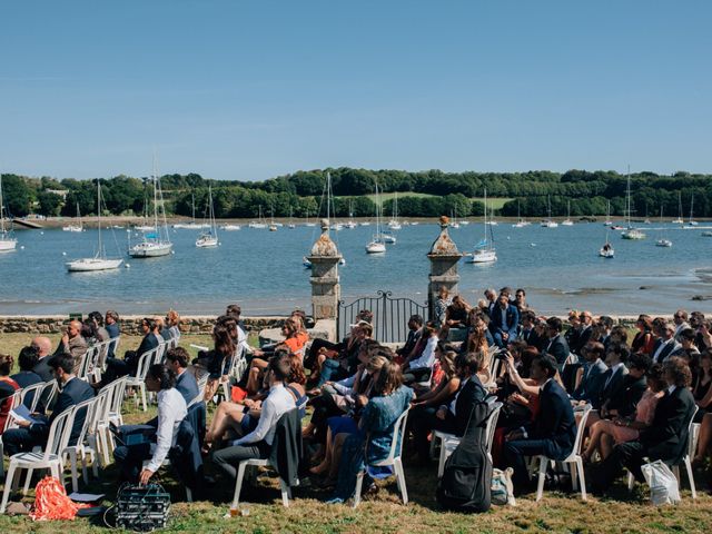 Le mariage de Adrien et Sarah à Plomelin, Finistère 32