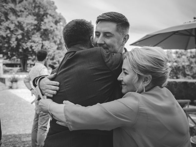 Le mariage de John et Kristina à Lamonzie-Montastruc, Dordogne 47