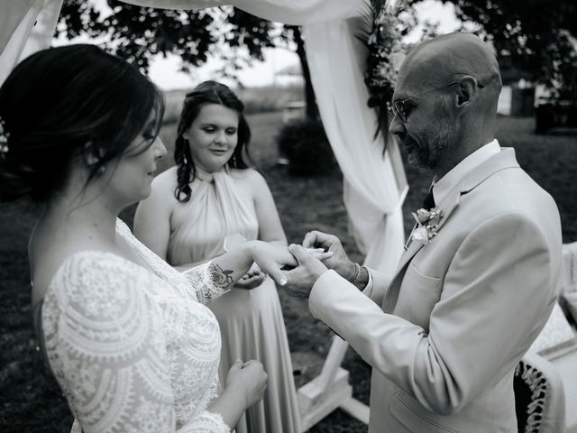 Le mariage de Jeff et Alexia à Saint-Savinien, Charente Maritime 12