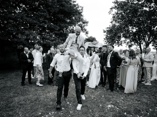Le mariage de Jeff et Alexia à Saint-Savinien, Charente Maritime 32