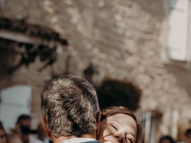 Le mariage de Clara et Vincent à Aramon, Gard 18