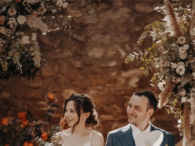 Le mariage de Clara et Vincent à Aramon, Gard 22