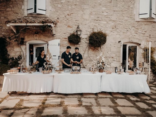 Le mariage de Clara et Vincent à Aramon, Gard 36