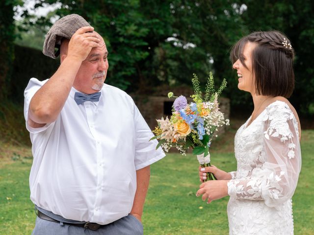 Le mariage de Damien et Blandine à Neufmesnil, Manche 20