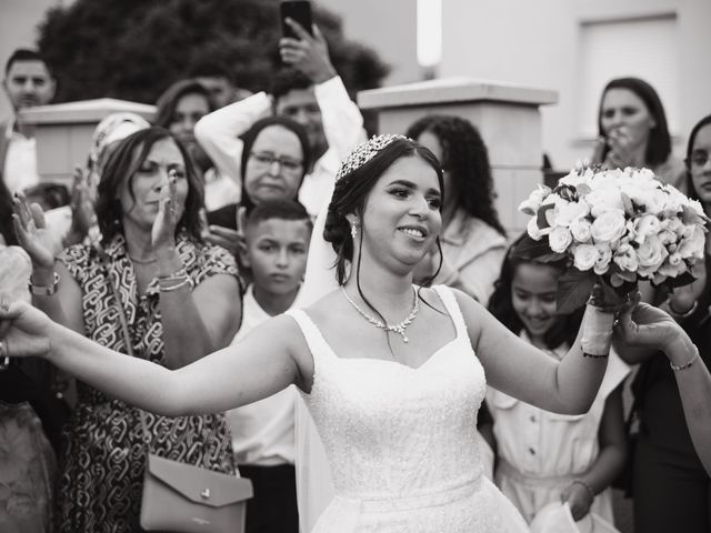 Le mariage de Reda et Nisrine à Uzerche, Corrèze 12