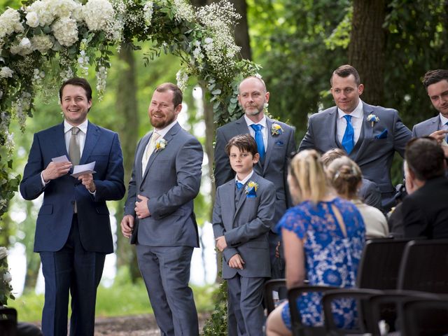 Le mariage de Tarran et Kate à Thuret, Puy-de-Dôme 32