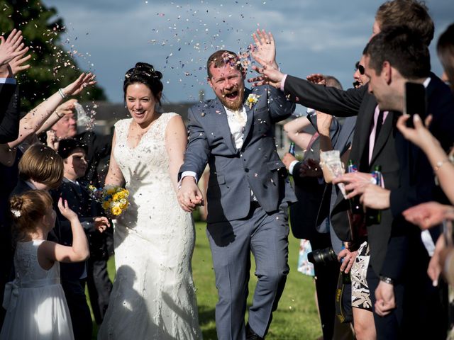 Le mariage de Tarran et Kate à Thuret, Puy-de-Dôme 1