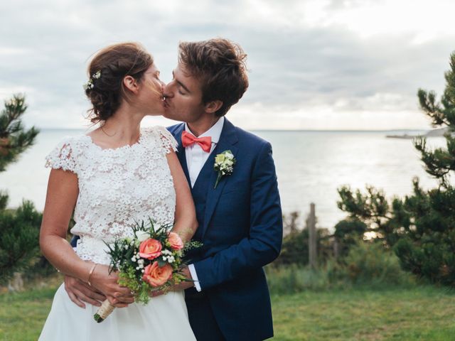 Le mariage de Romain et Sixtine à Granville, Manche 17