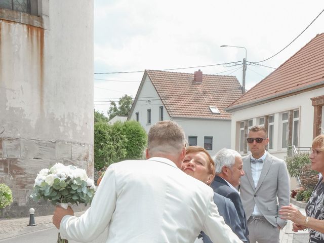 Le mariage de Jean-Luc et Sandra à Wiesviller, Moselle 3