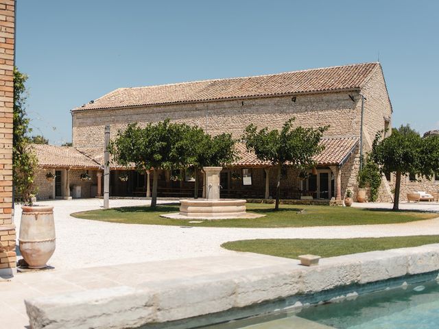 Le mariage de Paul et Isalia à Grignan, Drôme 2