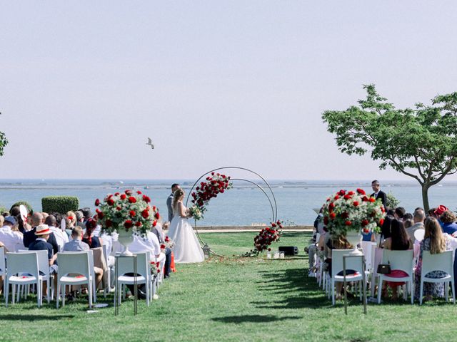 Le mariage de Alexandre et Gwénaelle à Villeneuve-lès-Maguelone, Hérault 44