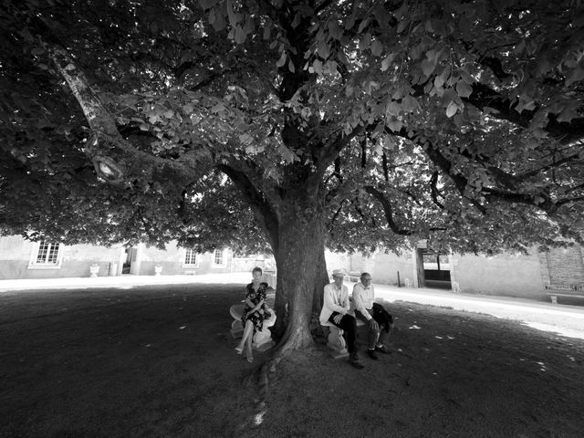 Le mariage de Élodie et Éve à Lusignan, Vienne 5