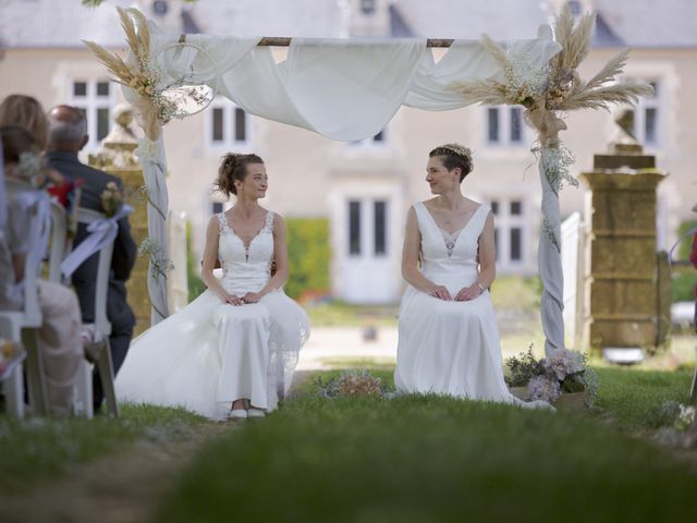 Le mariage de Élodie et Éve à Lusignan, Vienne 6
