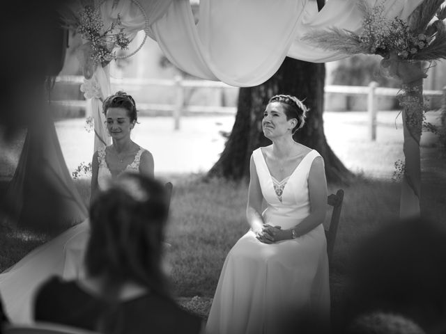 Le mariage de Élodie et Éve à Lusignan, Vienne 7