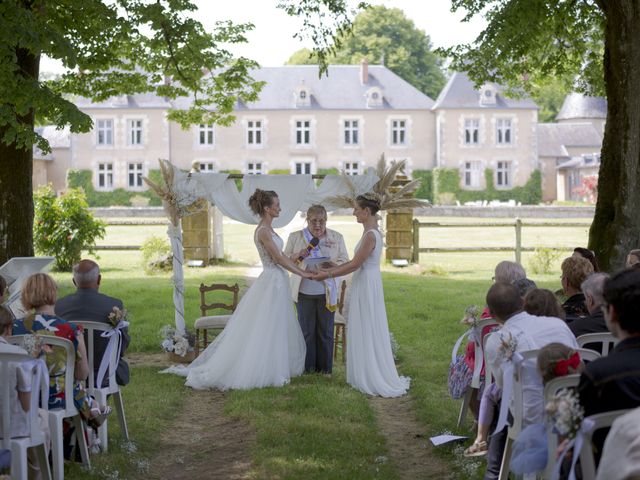 Le mariage de Élodie et Éve à Lusignan, Vienne 9