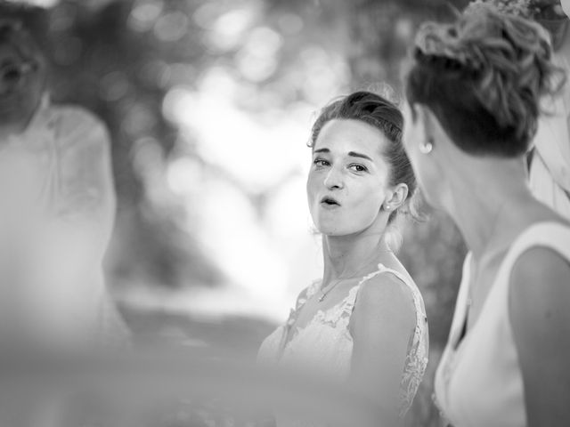 Le mariage de Élodie et Éve à Lusignan, Vienne 10