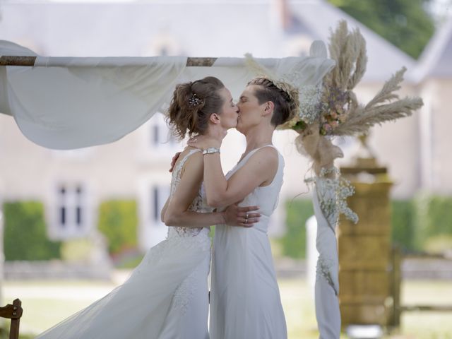 Le mariage de Élodie et Éve à Lusignan, Vienne 12