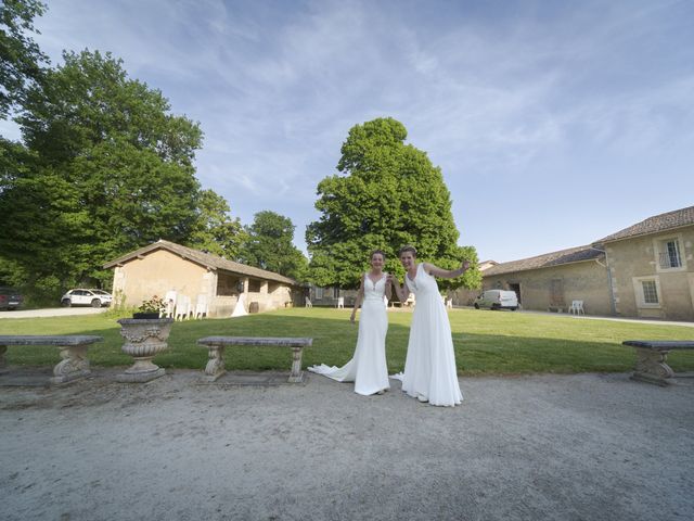 Le mariage de Élodie et Éve à Lusignan, Vienne 15