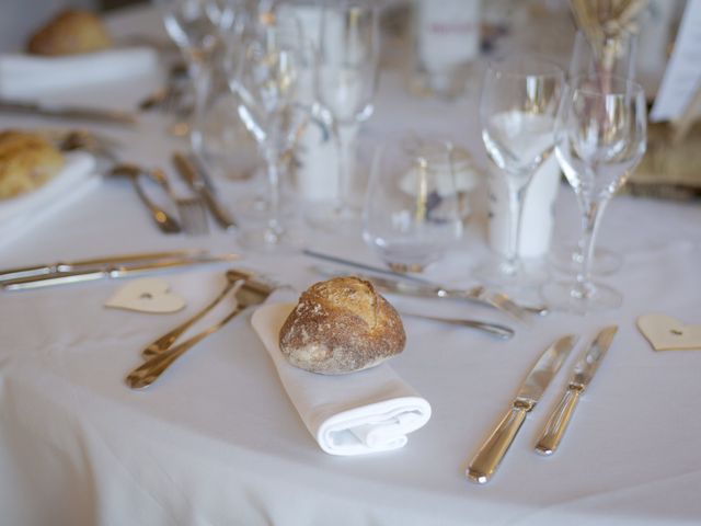 Le mariage de Élodie et Éve à Lusignan, Vienne 16