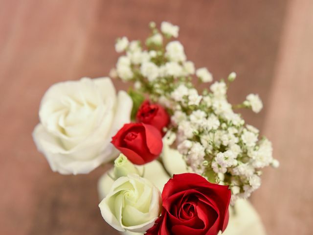 Le mariage de Julien et Lucie à Aizenay, Vendée 4