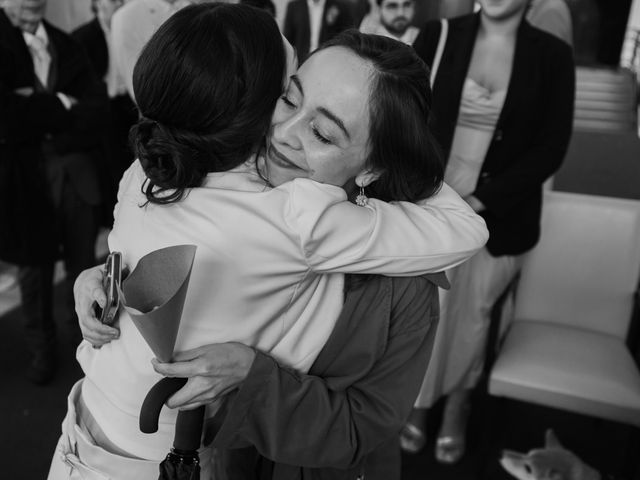 Le mariage de Valentina et Artha à Paris, Paris 19