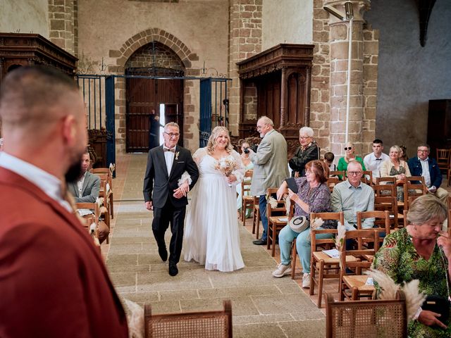 Le mariage de Jordan et Élodie à Lonlay-l'Abbaye, Orne 11