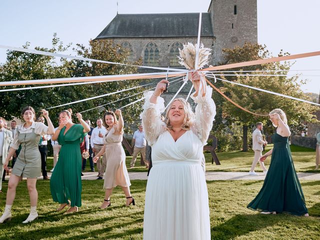 Le mariage de Jordan et Élodie à Lonlay-l'Abbaye, Orne 33