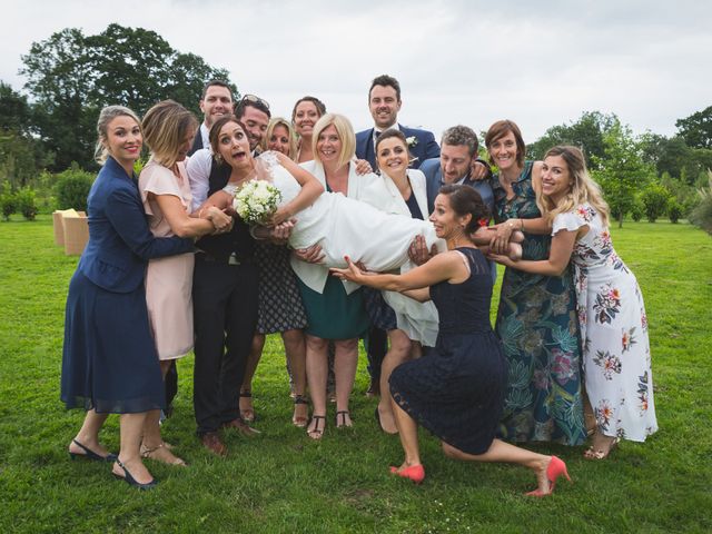 Le mariage de Benjamin et Sarah à Tour-en-Bessin, Calvados 14