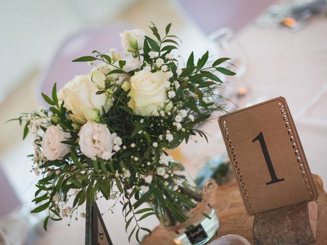 Le mariage de Benjamin et Sarah à Tour-en-Bessin, Calvados 17