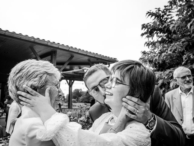 Le mariage de Olivier et Sarah à Miramont-de-Guyenne, Lot-et-Garonne 79