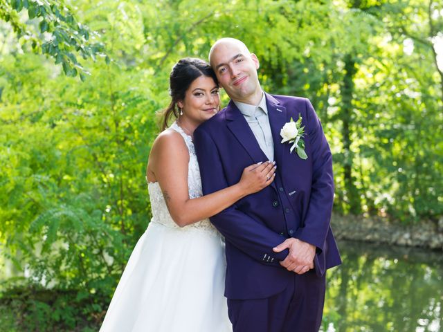 Le mariage de Mickael et Linda à Villieu-Loyes-Mollon, Ain 4