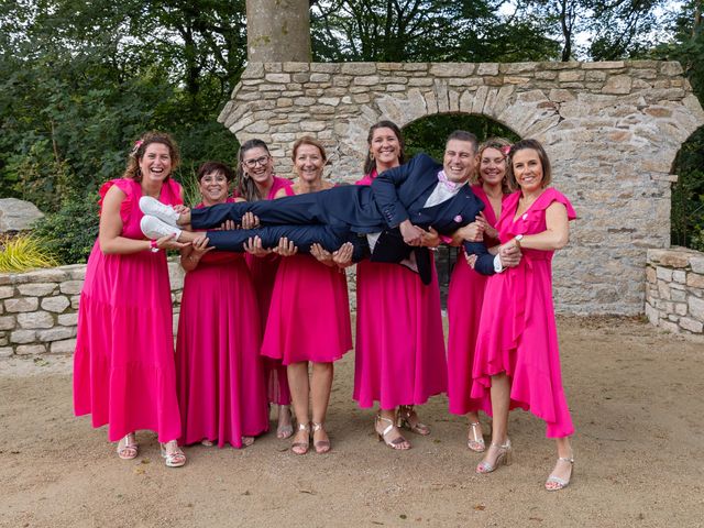 Le mariage de Yann et Laurie à Ploudalmézeau, Finistère 54