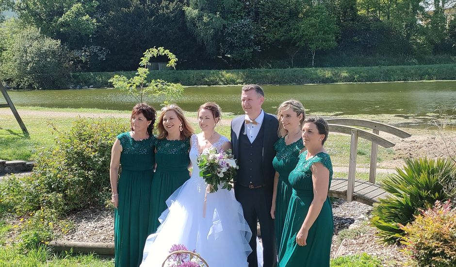 Le mariage de Jean-Christophe et Angélique à Plounéventer, Finistère