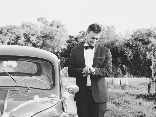 Le mariage de Julien et Elodie à Carignan-de-Bordeaux, Gironde 3