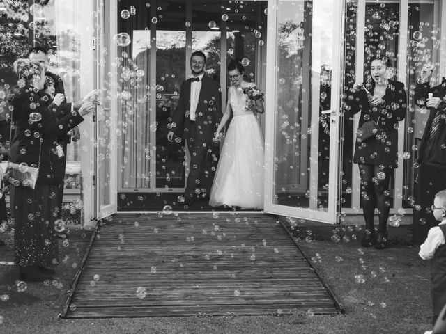 Le mariage de Julien et Elodie à Carignan-de-Bordeaux, Gironde 38