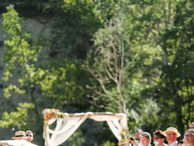 Le mariage de Vincent et Camille à Nyons, Drôme 35