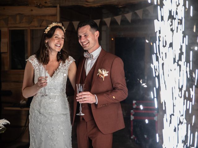 Le mariage de Romain et Jade à Saint-Front-de-Pradoux, Dordogne 33