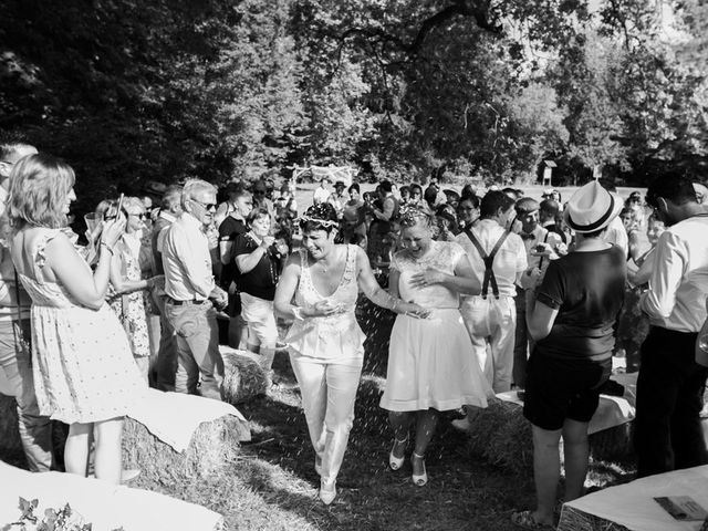 Le mariage de Magali et Nadège à Fauverney, Côte d&apos;Or 3