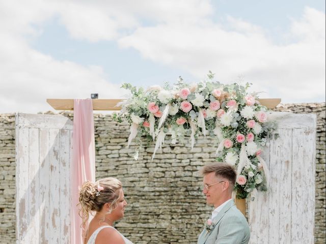 Le mariage de Johan et Virginie à Bernières-sur-Mer, Calvados 12