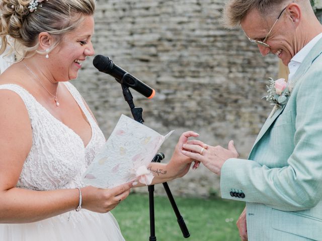 Le mariage de Johan et Virginie à Bernières-sur-Mer, Calvados 14