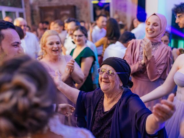 Le mariage de Ilgun et Tiphaine à Saint-Bonnet-les-Oules, Loire 42