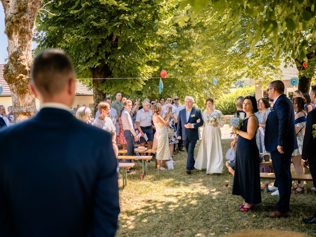 Le mariage de Etienne et Emilie à Quingey, Doubs 10