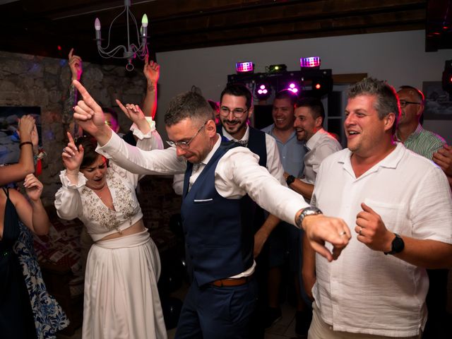 Le mariage de Etienne et Emilie à Quingey, Doubs 73