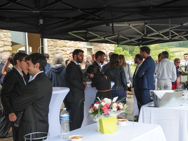 Le mariage de Olivier et Camille à Saint-Pey-de-Castets, Gironde 40