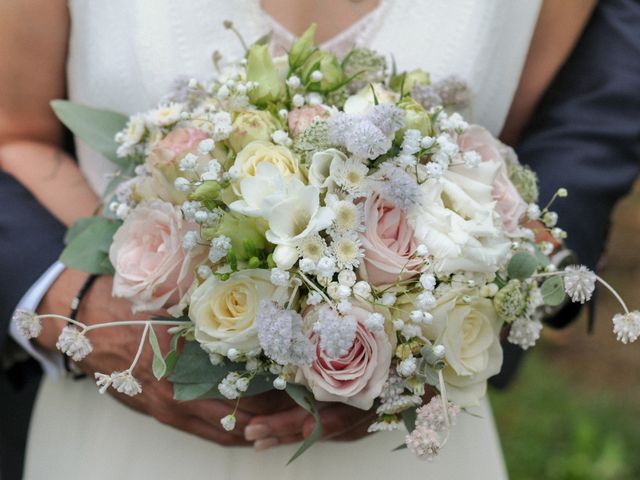 Le mariage de Olivier et Camille à Saint-Pey-de-Castets, Gironde 2